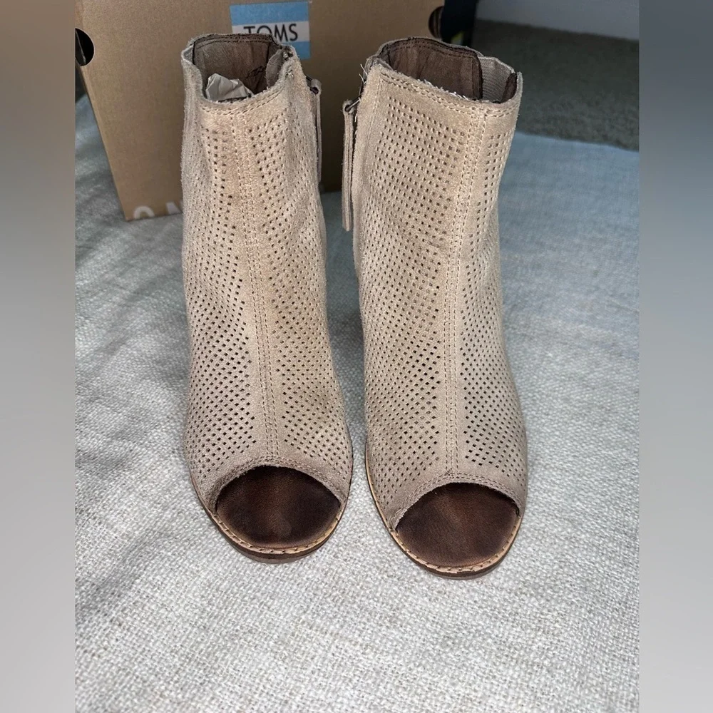 TOMS Majorca Peep Toe Bootie (Stucco Suede Perforated) block heel - Picture 10 of 16